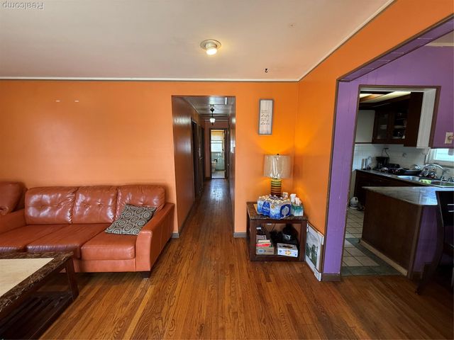 19009 Woodland Street, Harper Woods, MI 48225