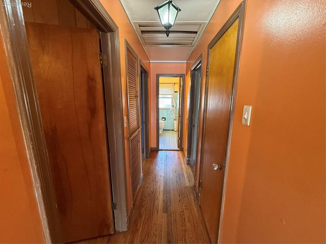 19009 Woodland Street, Harper Woods, MI 48225