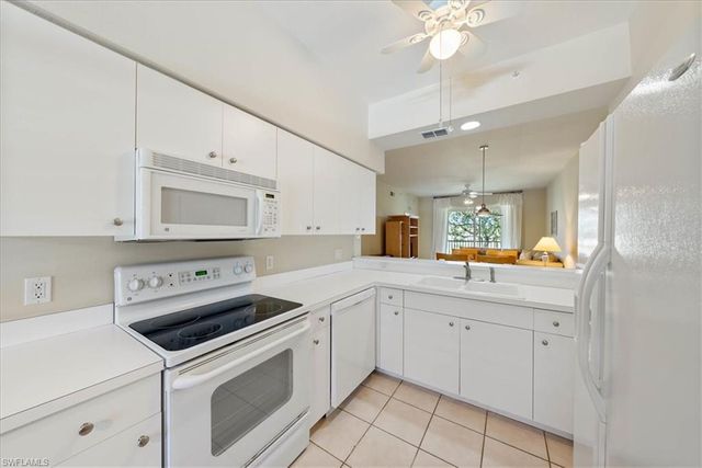 2690 Cypress Trace CIR 3225, Naples, FL 34119