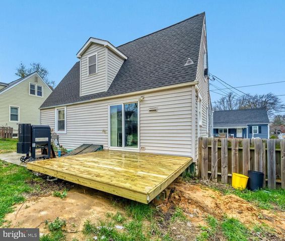 211 LAKE RD, Pasadena, MD 21122