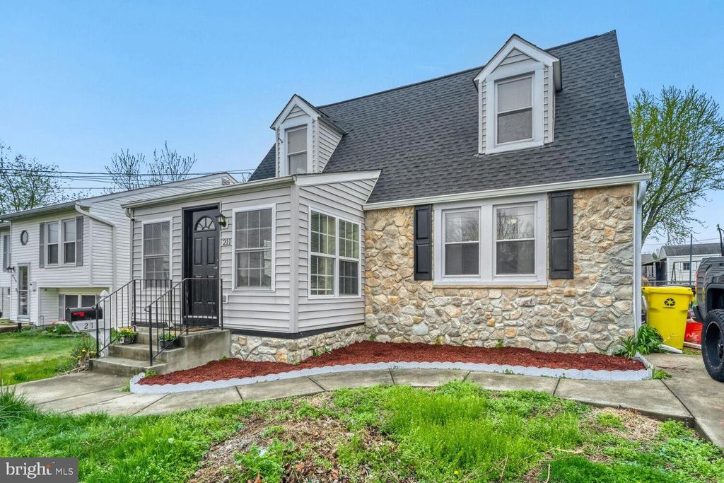 211 LAKE RD, Pasadena, MD 21122