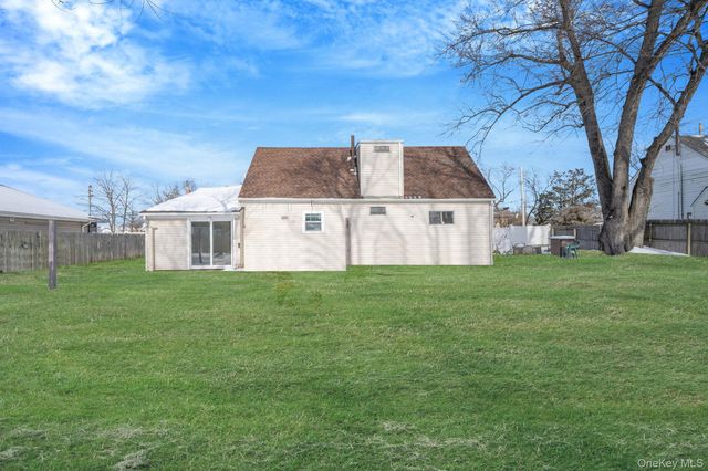 90 Winchester Drive, Lindenhurst, NY 11757