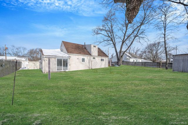 90 Winchester Drive, Lindenhurst, NY 11757