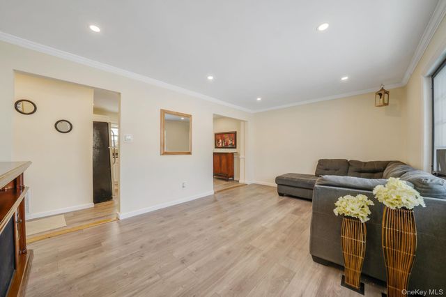 90 Winchester Drive, Lindenhurst, NY 11757