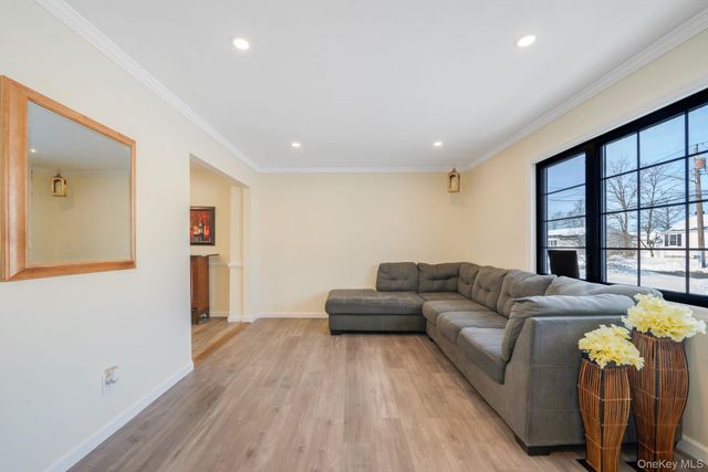 90 Winchester Drive, Lindenhurst, NY 11757