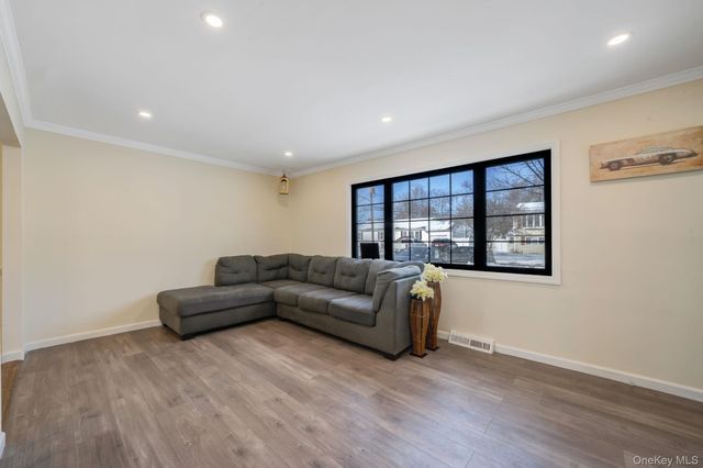 90 Winchester Drive, Lindenhurst, NY 11757