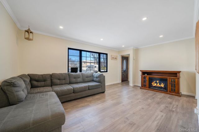 90 Winchester Drive, Lindenhurst, NY 11757