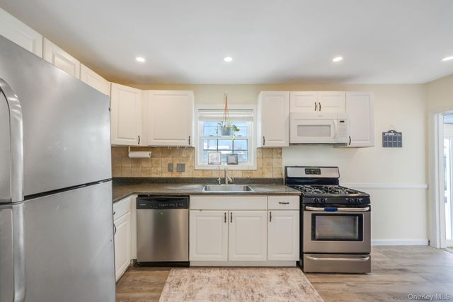 90 Winchester Drive, Lindenhurst, NY 11757