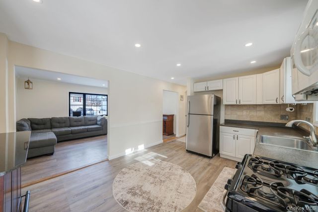 90 Winchester Drive, Lindenhurst, NY 11757