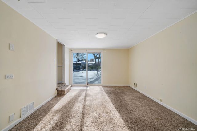 90 Winchester Drive, Lindenhurst, NY 11757