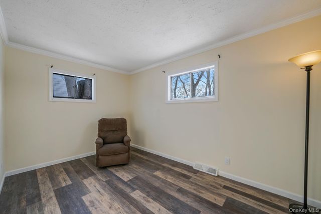 90 Winchester Drive, Lindenhurst, NY 11757