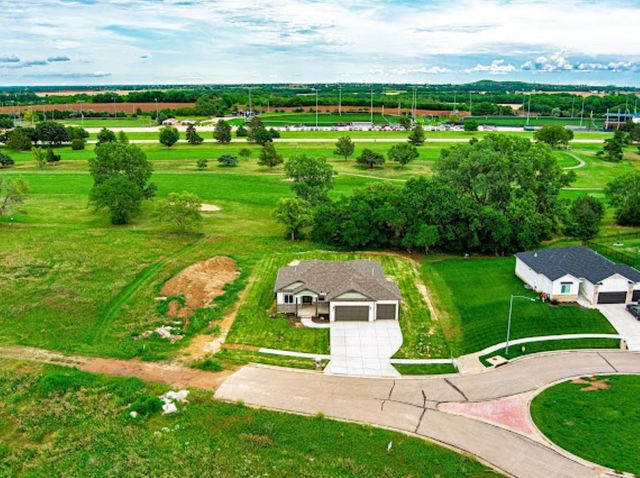 1117 Bentgrass Dr, Salina, KS 67401