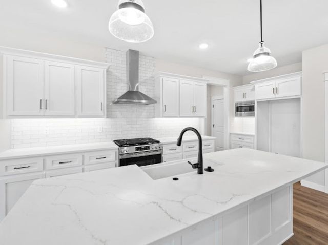 1117 Bentgrass Dr, Salina, KS 67401