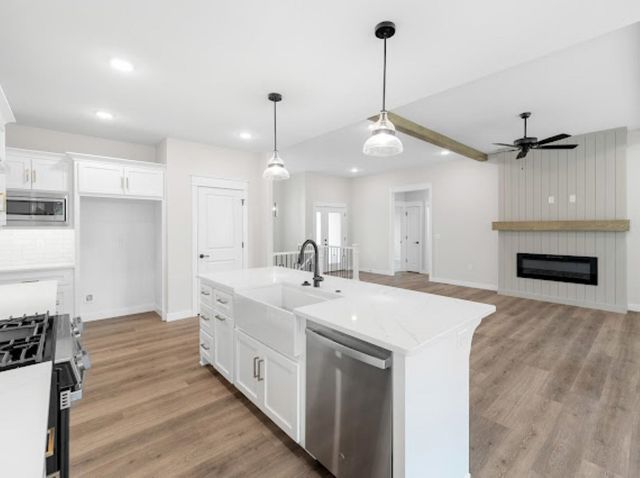 1117 Bentgrass Dr, Salina, KS 67401