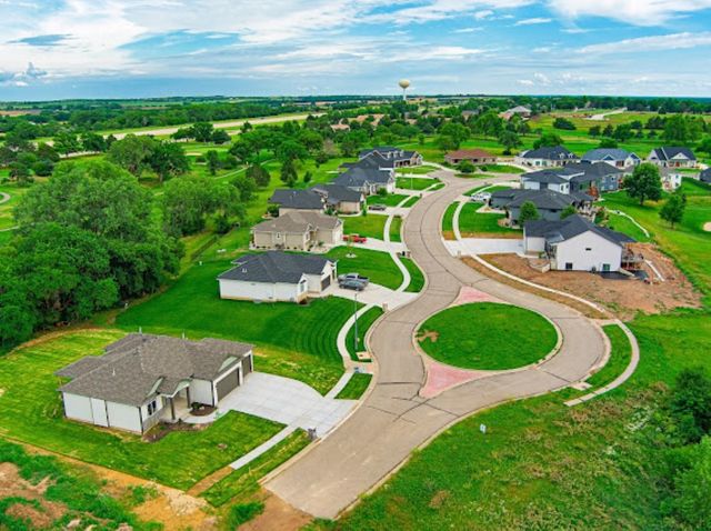 1117 Bentgrass Dr, Salina, KS 67401