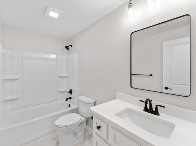 1117 Bentgrass Dr, Salina, KS 67401