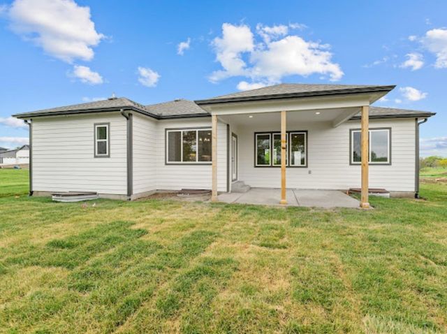 1117 Bentgrass Dr, Salina, KS 67401