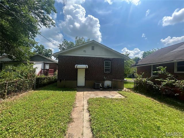 8519 Lowell Street, St Louis, MO 63147