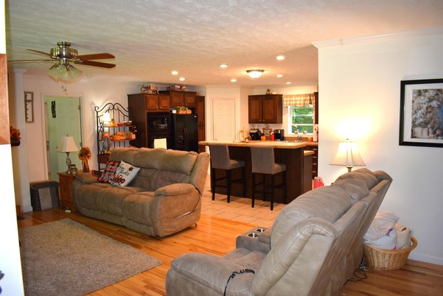 2836 Hwy 987 Laurel Hill, Pineville, KY 40977