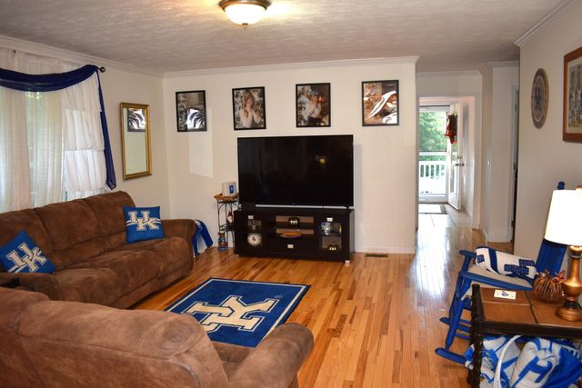 2836 Hwy 987 Laurel Hill, Pineville, KY 40977