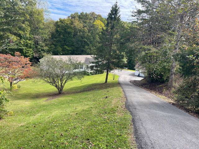 2836 Hwy 987 Laurel Hill, Pineville, KY 40977