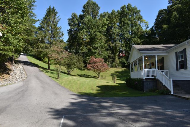 2836 Hwy 987 Laurel Hill, Pineville, KY 40977