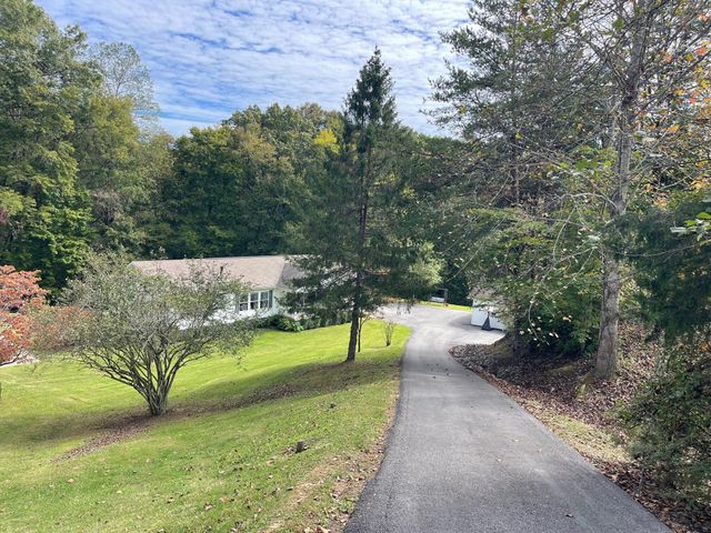 2836 Hwy 987 Laurel Hill, Pineville, KY 40977