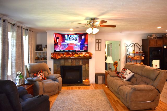 2836 Hwy 987 Laurel Hill, Pineville, KY 40977