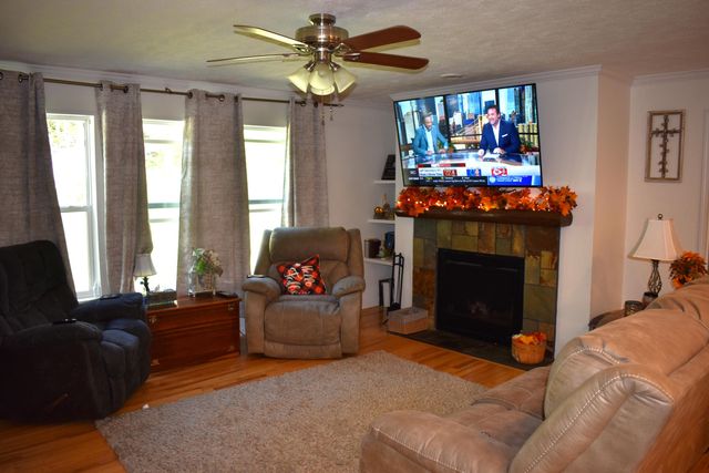 2836 Hwy 987 Laurel Hill, Pineville, KY 40977