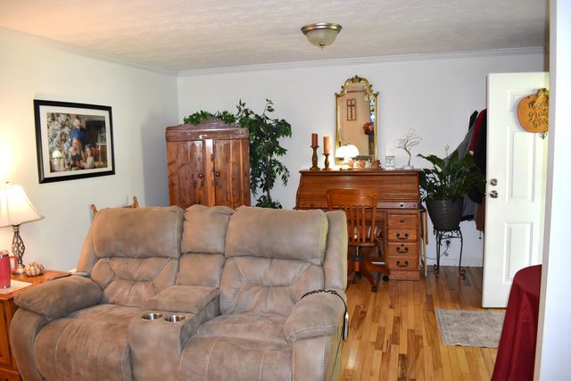 2836 Hwy 987 Laurel Hill, Pineville, KY 40977