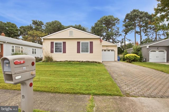 11 WOODSTOCK DR, Toms River, NJ 08757