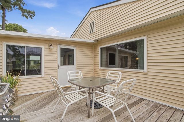 11 WOODSTOCK DR, Toms River, NJ 08757