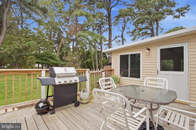 11 WOODSTOCK DR, Toms River, NJ 08757