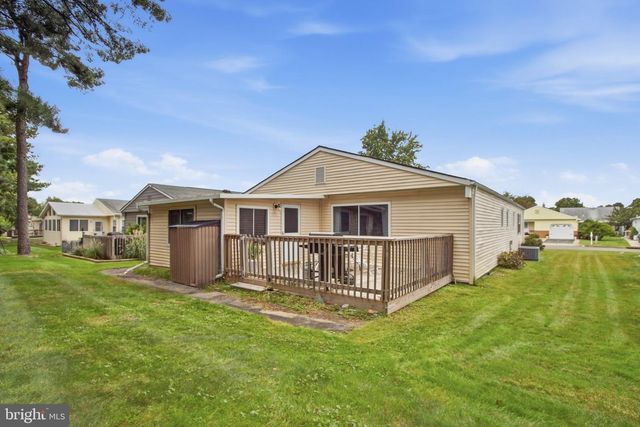 11 WOODSTOCK DR, Toms River, NJ 08757