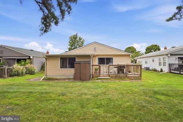 11 WOODSTOCK DR, Toms River, NJ 08757