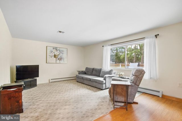 11 WOODSTOCK DR, Toms River, NJ 08757