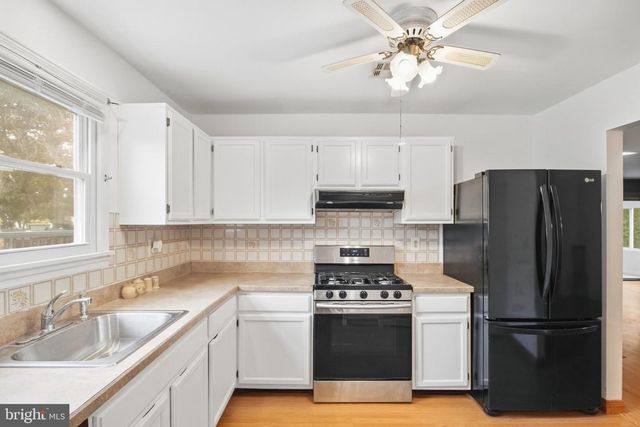 11 WOODSTOCK DR, Toms River, NJ 08757