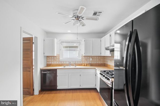 11 WOODSTOCK DR, Toms River, NJ 08757