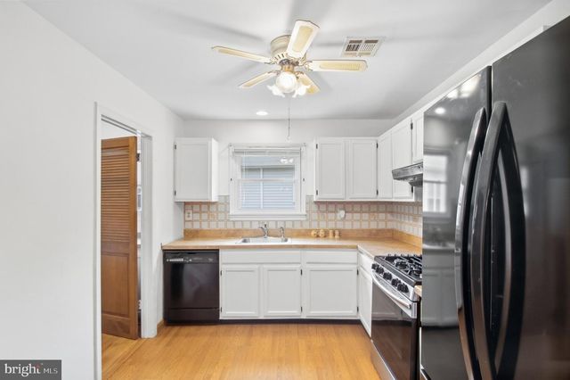 11 WOODSTOCK DR, Toms River, NJ 08757