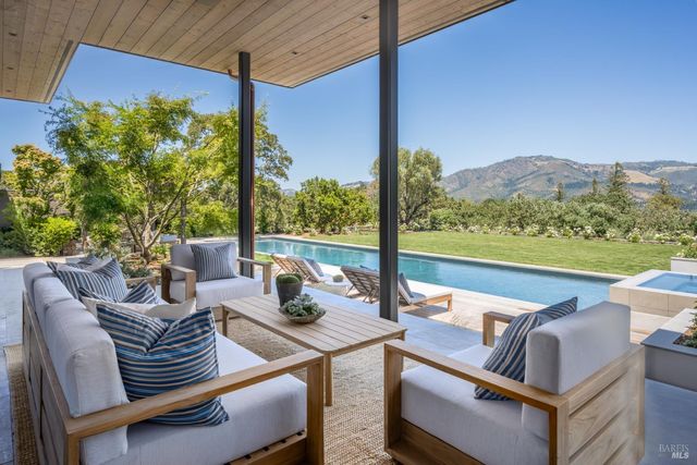 9777 Via Cantera, Kenwood, CA 95452