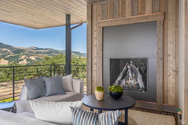 9777 Via Cantera, Kenwood, CA 95452