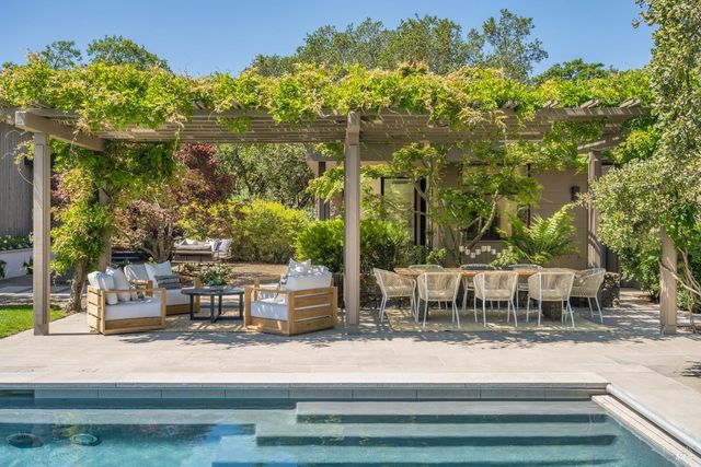 9777 Via Cantera, Kenwood, CA 95452