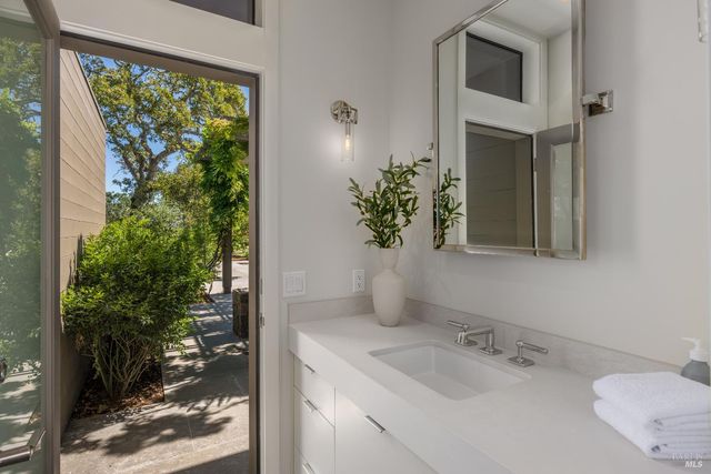 9777 Via Cantera, Kenwood, CA 95452