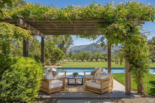 9777 Via Cantera, Kenwood, CA 95452