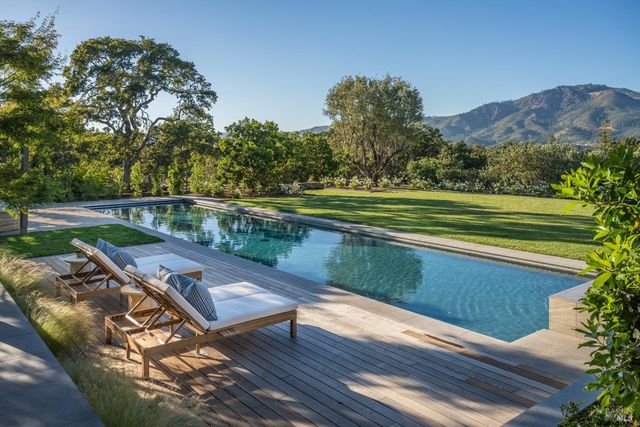 9777 Via Cantera, Kenwood, CA 95452