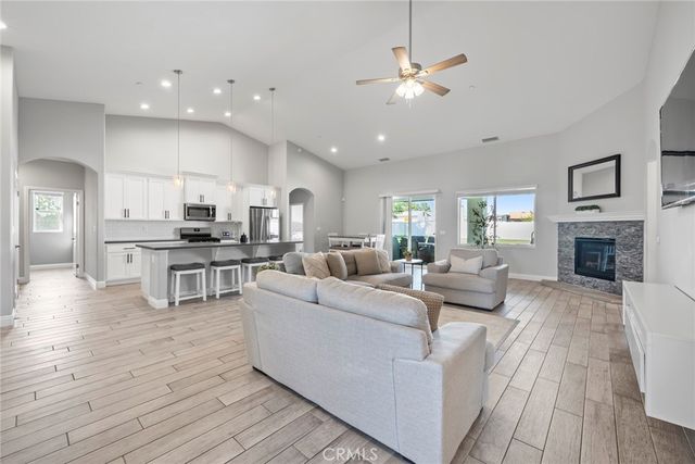 7714 Paisley Avenue, Hesperia, CA 92345