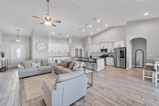 7714 Paisley Avenue, Hesperia, CA 92345