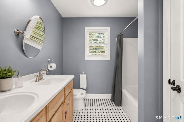 1 Angelas Way, Burlington, CT 06013