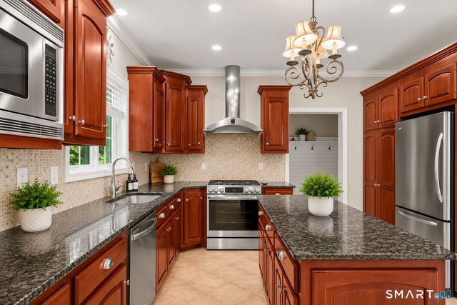 1 Angelas Way, Burlington, CT 06013