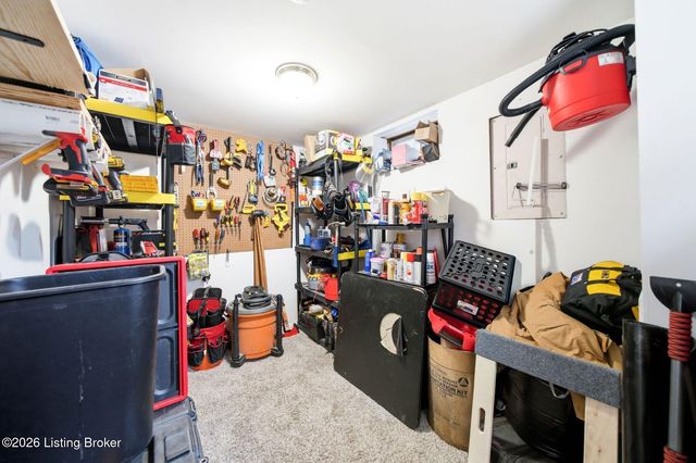 10119 Headley Hill Rd, Louisville, KY 40223